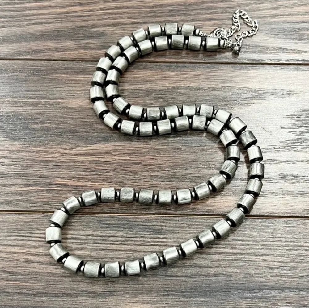 2025 Hottest Jewelry 36in Southwest Cindrical Silver Navajo Style Bead Necklace.